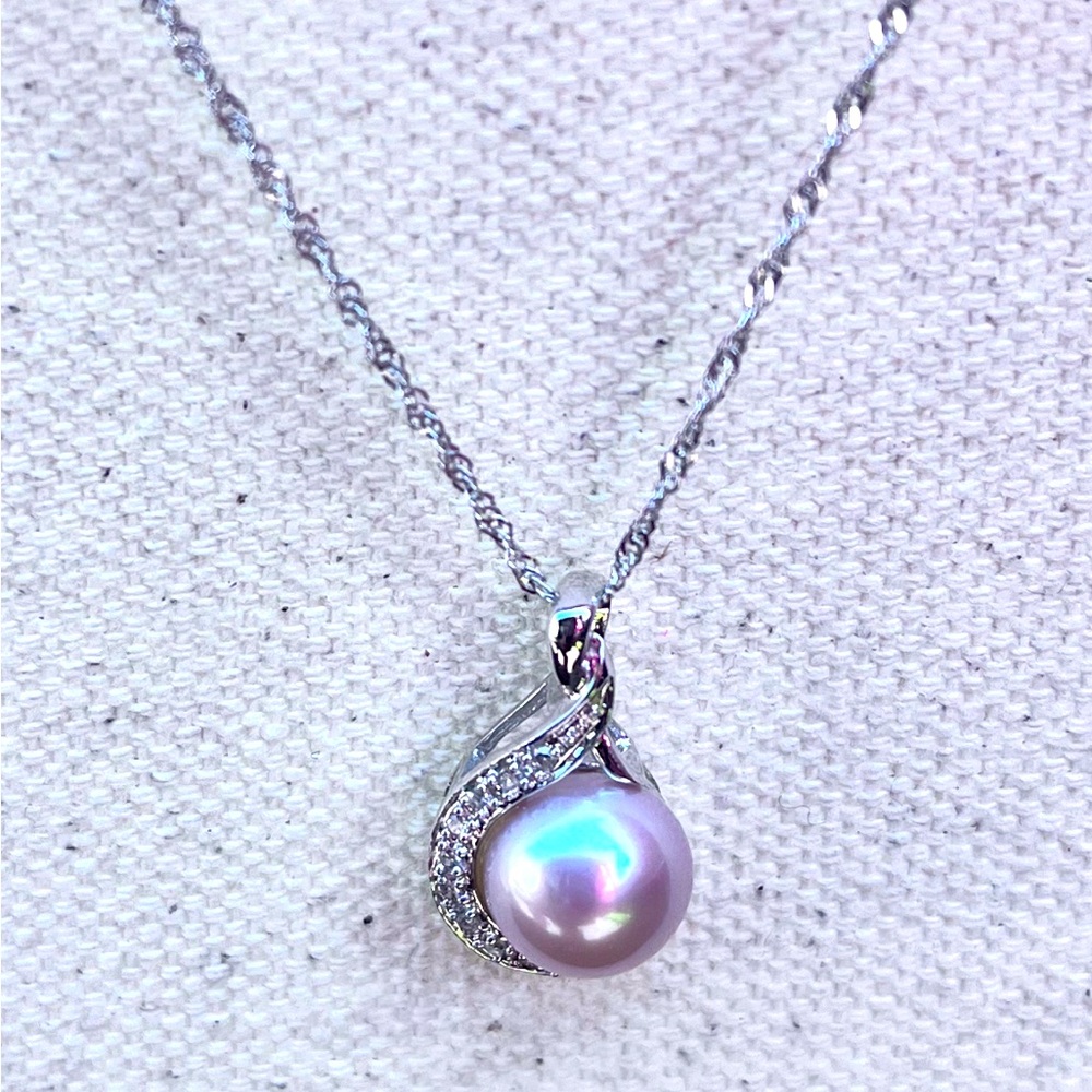 Sterling Silver Necklace with a Pure Pearl pendant